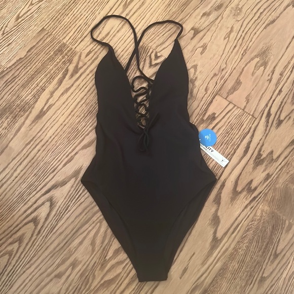 NWOT CUPSHE BLACK BATHING SUIT. Size Medium - Picture 1 of 12